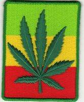 iron on patch Embroidery green gras leaf Reggae Rasta 8.x6 cm ใบกัญชา เร็กเก้  ตัวรีด เย็บติดผ้าประเทศไทย โลโก้ปัก มีกาวสำหรับรีด ตกแต่งเสื้อผ้า