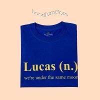 การออกแบบเดิมเสื้อยืดประกาศเมน we’re under the same moon เปลี่ยนชื่อได้ cotton 100%S-5XL