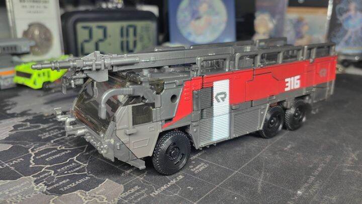 baiwei-18cm-new-transformation-anime-action-figure-toys-boy-cool-fire-truck-beautifully-painted-robot-car-model-ss61-tw-1024