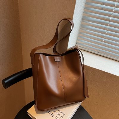 [COD] 2022 new autumn texture womens bag retro wide shoulder strap single large simple and versatile capacity trendy tote