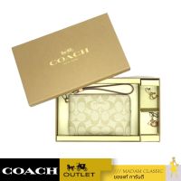 กระเป๋าสตางค์คล้องมือ COACH C8726 BOXED CORNER ZIP WRISTLET IN SIGNATURE CANVAS (IMTYF)