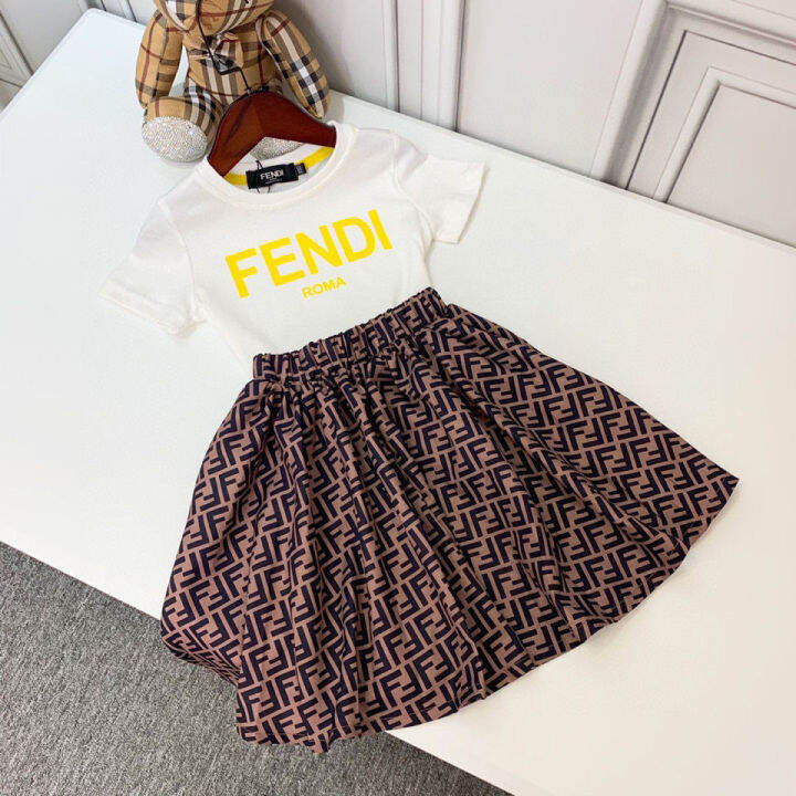 fendi-ฤดูร้อนสาวสองชิ้นชุด2022แขนสั้นเสื้อยืดกระโปรงสูทสไตล์ตะวันตกในความสะดวกสบายของเด็กโต