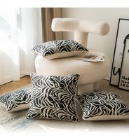 [FAZOZO Home Textile Store] ปลอกหมอนอิงเย็บริมม้าลายสีดำและสีขาวลายเสือดาวหมอนลายน่ารักนอร์ดิกเรียบง่ายปลอกหมอนหมอนอิงหรูหราน้ำหนักเบาทันสมัยขนาด50X50