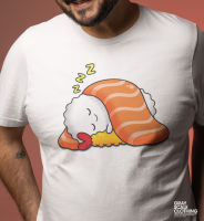 ?SUSHI SLEEP? เสื้อยืดสีขาวแขนสั้น ผ้า Polyester 65% Cotton 35% สวมใส่สบายระบายอากาศได้ดี