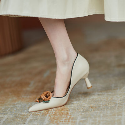 รองเท้าส้นสูงรองเท้านิ้วเท้าชี้ปากตื้นดอกไม้กริชย้อนยุค2021ฤดูใบไม้ผลิใหม่