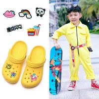 Crocs Jibbitz (ซื้อ10ชิ้นรับส่วนลด50%) Crocs Jibbitz ชาร์มรองเท้าดอกไม้ชุดหัวเข็มขัด DIY รองเท้าอุปกรณ์เสริมรองเท้าไม้การ์ตูนตกแต่งสำหรับ Crocs