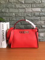 กระเป๋าถือหรือสะพาย Guess Factory women’s shoulder bag กระเป๋าถือหรือสะพาย ขนาดกลางตั้งอยู่ทรง ดีไซน์เก๋!! มีดีเทลหนังลายลิ้นจี่