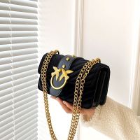 Hot selling European and Classic Flying Embroidery Thread Shoulder Messenger Chain Ladies Small