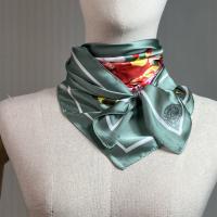 LOF FI CIEL SCARF ผ้าพันคอพิมพ์ลายดอกไม้ สีเขียว (FL5LGR)