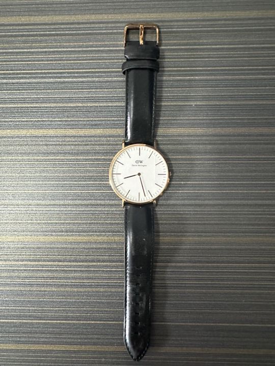 นาฬิกา-clock-ของ-dw-ของพ่อค้าใส่เอง-ใส่ทางการ-แฟชั่น-ทำงาน-ได้ทุกลุค-everydaylooks-ขายตามสภาพนะครับ-ไม่มีกล่อง-ซื้อมา7000ส่งต่อ2000