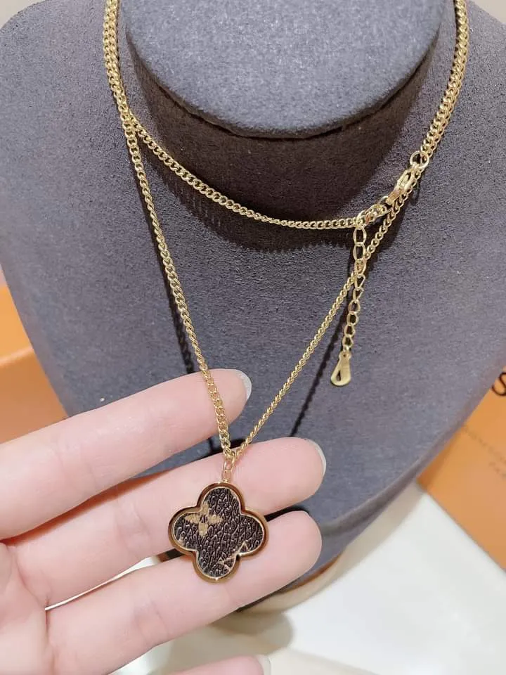 GG STAINLESS STEEL L V NECKLACE WITH PENDANT FLOWER FASHION FOR
