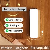 ไฟข้างเตียงแม่เหล็กไฟไฟ LED กลางคืนแบบชาร์จไฟได้สำหรับตู้เสือผ้าห้องนอนเซ็นเซอร์ตรวจจับการเคลื่อนไหวโคมไฟอินดักชั่นไร้สาย