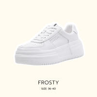 รองเท้าสนีคเกอร์ ผ้าใบสีขาวล้วน เสริมส้นปานกลาง 4.5 CM. แบบผูกเชือก รุ่น Frosty