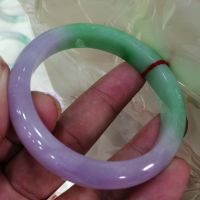 ส่งใบรับรองพม่าหยกกำไลข้อมือสีม่วงสีเขียวที่มีสีสัน Jadeite พม่ามรกตพระเครื่องสร้อยข้อมือสำหรับแฟนแม่โชคดีของขวัญ