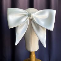 JLZXSY Wholesale Super Big White Bowknot Hair Clip Solid Color Glossy Satin Ribbon Fabric Bridal Stylish Bow Hair Clip