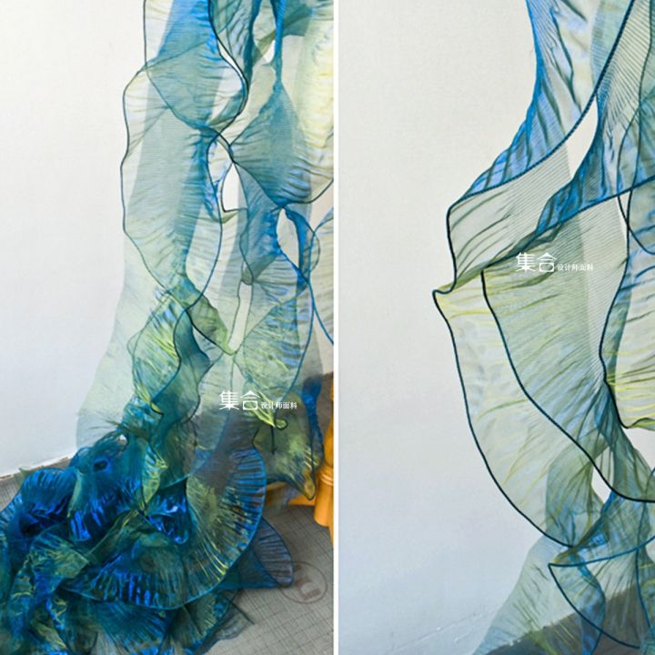 ผ้าโปร่งซิมโฟนีสีฟ้า-น้ำเงินลูกไม้ลายใบบัวอัดจีบทำจากชุดแต่งงานมันวาว