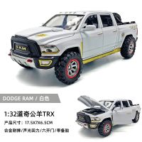 โมเดลรถกระบะ Dodge รถเหล็กหล่อสำหรับเด็ก1:32โมเดลรถอัลลอยรถสะสมของเล่นคริสต์มาสรถโลหะของขวัญใหม่สำหรับเด็กผู้ชาย