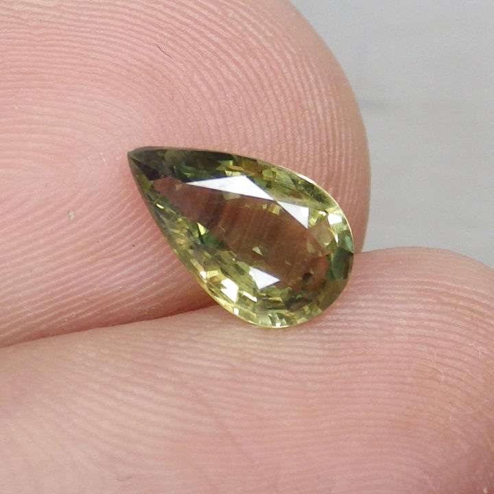 พลอย-แซฟไฟร์-สี-เขียว-เหลือง-บางกะจะ-ธรรมชาติ-แท้-natural-yellow-green-sapphire-1-04-กะรัต