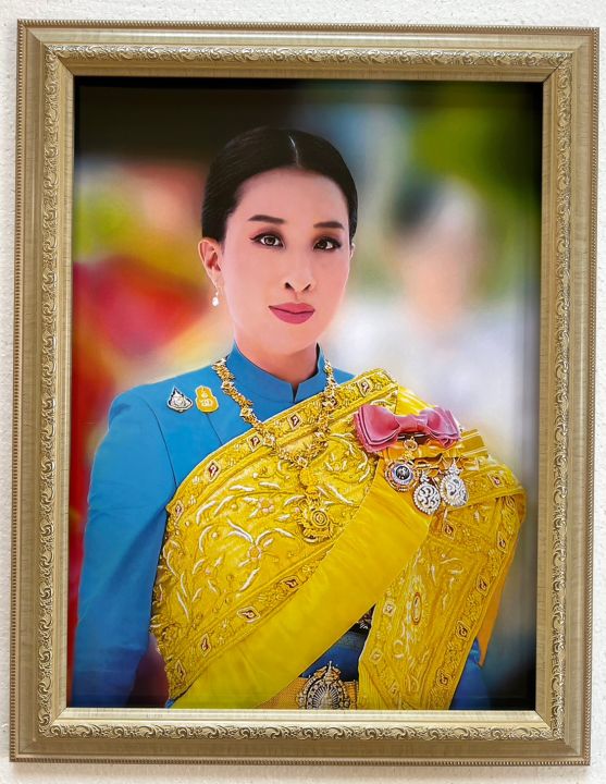 กรอบรูปมงคลเจ้าฟ้าพัชรกิติยาภา-องค์ภาฯ-กรอบรูปขนาด-18x23-นิ้ว-ใส่ภาพขนาด-15x20-นิ้ว-ภาพมงคล-ของขวัญ-ของที่ระลึก