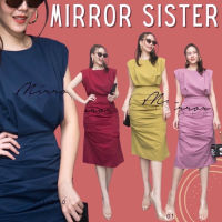 ป้าย Mirrorsister​ 01113.10 เดรสดีไซน์สวยหรูช่วงบนคอกลม จับทวิสช่วงไหล่ มีเสริมบ่า เข้ารูปช่วงเอวแต่งจับย่นๆ