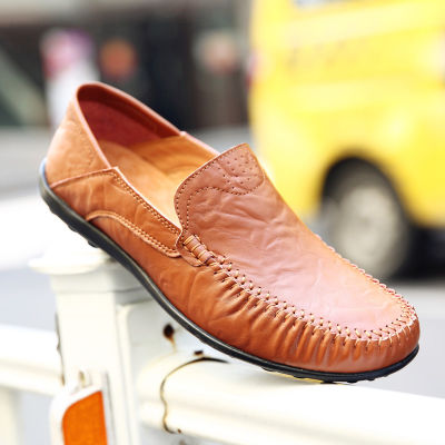 รองเท้าโลฟเฟอร์แบบคลาสสิกสำหรับผู้ชายรองเท้าสลิปออนหัวมนหัวกลมรองเท้าลำลองหนังแฟชั่นระบายอากาศได้38-47ใส่ได้ทุกวัน