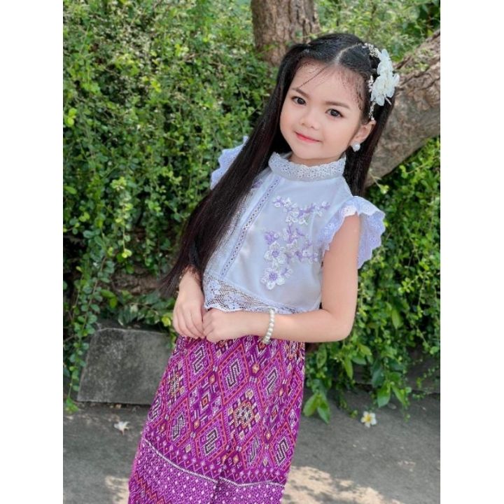 best-seller-ชุดไทยเด็กหญิง-2-ชิ้น-เสื้อ-กระโปรงเสื้อผ้าโฟร์เวย์-ตกแต่งลูกไม้ไม่คัน-กระโปรงผ้าคอตตอนพิมพ์ลาย