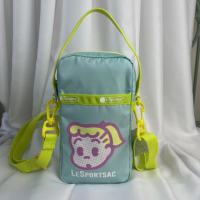 Lesportsac ญี่ปุ่นการ์ตูนแมวและสุนัขพิมพ์แนวตั้งกระเป๋าสะพายข้างกระเป๋าถือแนวตั้งกระเป๋าโทรศัพท์มือถือ3505