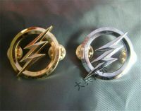 tomwang2012. TWO US MOVIE THE FLASH METAL BADGES PERSONALITY BADGES COSPLAY BROOCH PIN GIFT