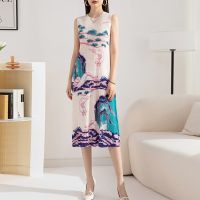 Large size ladies spring of 2023 the new show thin sleeveless dresses printing round collar backing long fold in the skirt