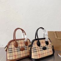 2023 BurberryˉSummer New Fashion PVC with Cowhide War Horse Checked Shell Versatile Womens Bag