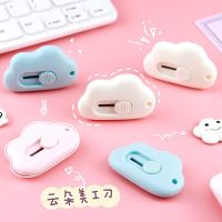 มีดยูทิลิตี้ Cloud Cat Paw Shape มีดคัตเตอร์แบบพกพาหดได้สำหรับตัดซองจดหมาย Express กระเป๋า ถุงอาหาร