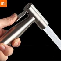 Xiaomi ปืนเครื่องพ่นในห้องสุขาปืนด้ามจับสแตนเลสโถสุขภัณฑ์ก๊อกน้ำสำหรับห้องน้ำมือพ่นหัวฝักบัวการทำความสะอาดด้วยตนเองห้องน้ำอยู่กับที่