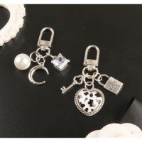 Peach Heart Pearl Keychain Simple Unique Key Lock Moon Metal Pendant Couple Bag Decoration Accessories