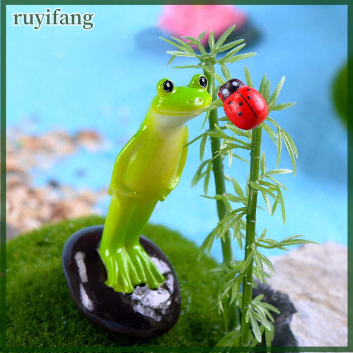 ruyifang-รูปแกะสลักขนาดเล็กรูปกบสัตว์น่ารักสำหรับตกแต่งตู้ปลาเครื่องประดับกบแบบยืนอุปกรณ์ตกแต่งสวนขนาดเล็กในบ้าน