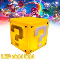 เครื่องหมายคำถาม LED Super Mario Bros สำหรับชาร์จอิฐไฟกลางคืนโคมไฟโต๊ะหัวเตียงพร้อมการควบคุมของขวัญวันเกิดของเล่นตุ๊กตาขยับแขนขาได้เด็ก U5R7