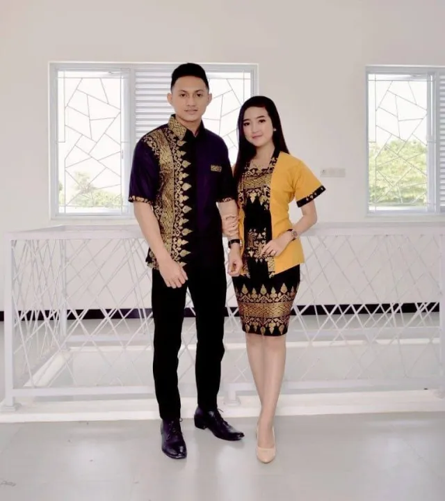 Batik Couple Pasangan Terbaru 2022 Kekinian / Batik Couple Suami Istri ...