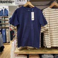 Skylarth Shop 2021 Uniqlo ลายคอลลาเบอร์ชั่นผู้ชายและผู้หญิงเสื้อยืดคอกลม สีทึบ