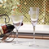 กระจกมีลายแนวตั้งแบบยุโรปแก้วไวน์แดงบ้านแก้วแชมเปญพนมเปญ Goblet Creative โรงแรมแก้วน้ำปาร์ตี้ Jijiang