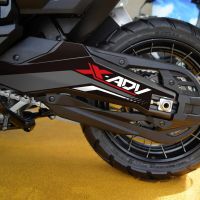 สติกเกอร์ป้องกันสวิงอาร์มรถจักรยานยนต์ชุดสำหรับฮอนด้า X-ADV 750 2021-2024