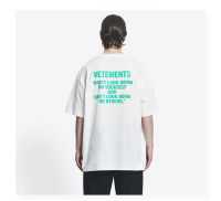 VETEMENTS ผ้าฝ้ายพิมพ์รอบคอแฟชั่นอินเทรนด์แขนสั้นหลวมทุกการแข่งขัน9449