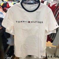 นะใส้✈Tommy Hilfiger เสื้อทีเชิ้ตผู้ชายของแท้,เสื้อทีเชิ้ตทอมมี่แขนสั้นปักเสื้อยืดลำลองผู้ชายอินเทรนด์เหมาะกับการเล่นกีฬาทุกแบบการค้าต่างประเทศ