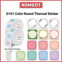 NIIMBOT สติ๊กเกอร์ติด D101แบบกลมสีขาว/สี/ซองพลาสติกใสแนวตั้งกันน้ำสำหรับกระดาษม้วนป้ายแท็กรายการราคาซุปเปอร์มาร์เก็ตสำหรับเครื่องพิมพ์ฉลาก