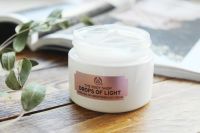 The body shop DROPS OF LIGH PURE HEALTHY BRIGHTENING DAY CREAM 50 ml มอยเจอไรเซอร์เนื้อเนียนนุ่มเพื่อผิวกระจ่างใส ซึมไว ไม่ทิ้งความมัน