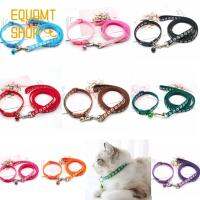 EQUOMT ชุดอานและสายรั้งแมวโพลีเอสเตอร์พร้อมกระดิ่งอุ้งเท้าสัตว์เลี้ยงเสื้อกั๊กสำหรับจูงทนต่อการสึกหรอเชือกแขวนคอถอดออกได้สำหรับสุนัขตัวเล็ก