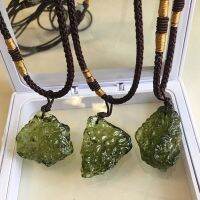 สร้อยคอควอตซ์ธรรมชาติกำไลคริสตัลทรงเอกลักษณ์หินสีเขียว Moldavite ตุ้มห้อยอุกกาบาตนอกพื้นที่กระจกส่งผลกระทบ Aerolite รักษาพลังงาน