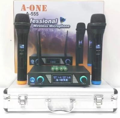 A-ONE ไมค์โครโฟน ไมโครโฟนไร้สาย ไมค์ลอยคู่ Wireless Microphone ชุดไมค์ลอยคู่ A-555 Digital Wirelss Vocal ฟรีกระเป๋าอลูมิเนียม ✔(ส่งฟรี)