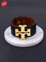 Tory Burch สร้อยข้อมือหนังแบบย้อนยุค,สร้อยข้อมือหรูหราเรียบง่ายปรับได้พังก์สายกระเป๋าหนังกว้าง【high-quality】