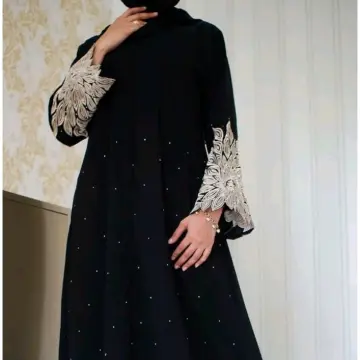 Saudi arabia woman traditional dress hi-res stock photography and images -  Alamy