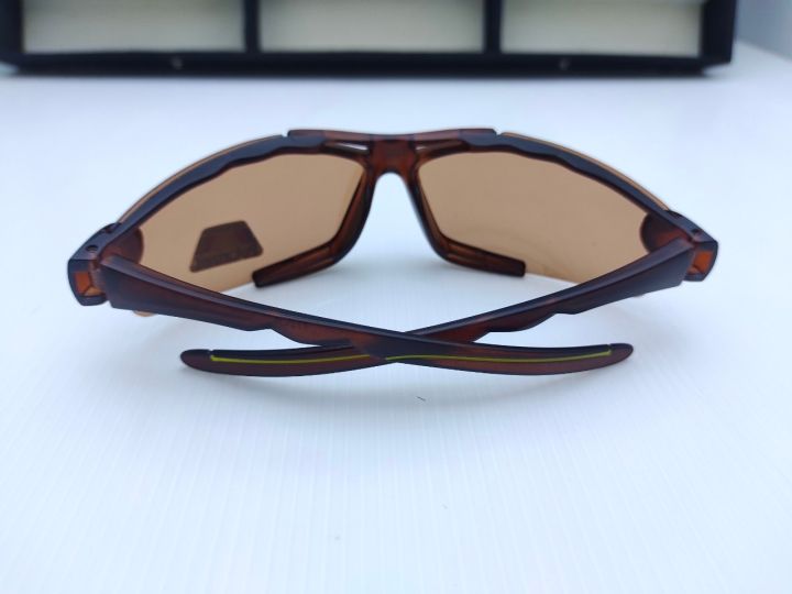 772ch-แว่นตากันแดด-แว่นตาแฟชั่น-ทรงสปอร์ต-เลนส์-polarized-ตัดแสงได้ดี-ถนอมสายตา-สินค้างานคุณภาพ-พร้อมส่งในกรุงเทพ