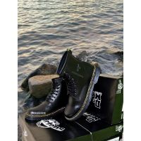 ดร. รองเท้าบูท MARTENS HITAM 8 หลุม สีดํา ดร. รองเท้ามาร์ติน สไตล์คลาสสิก สําหรับผู้ชายTH